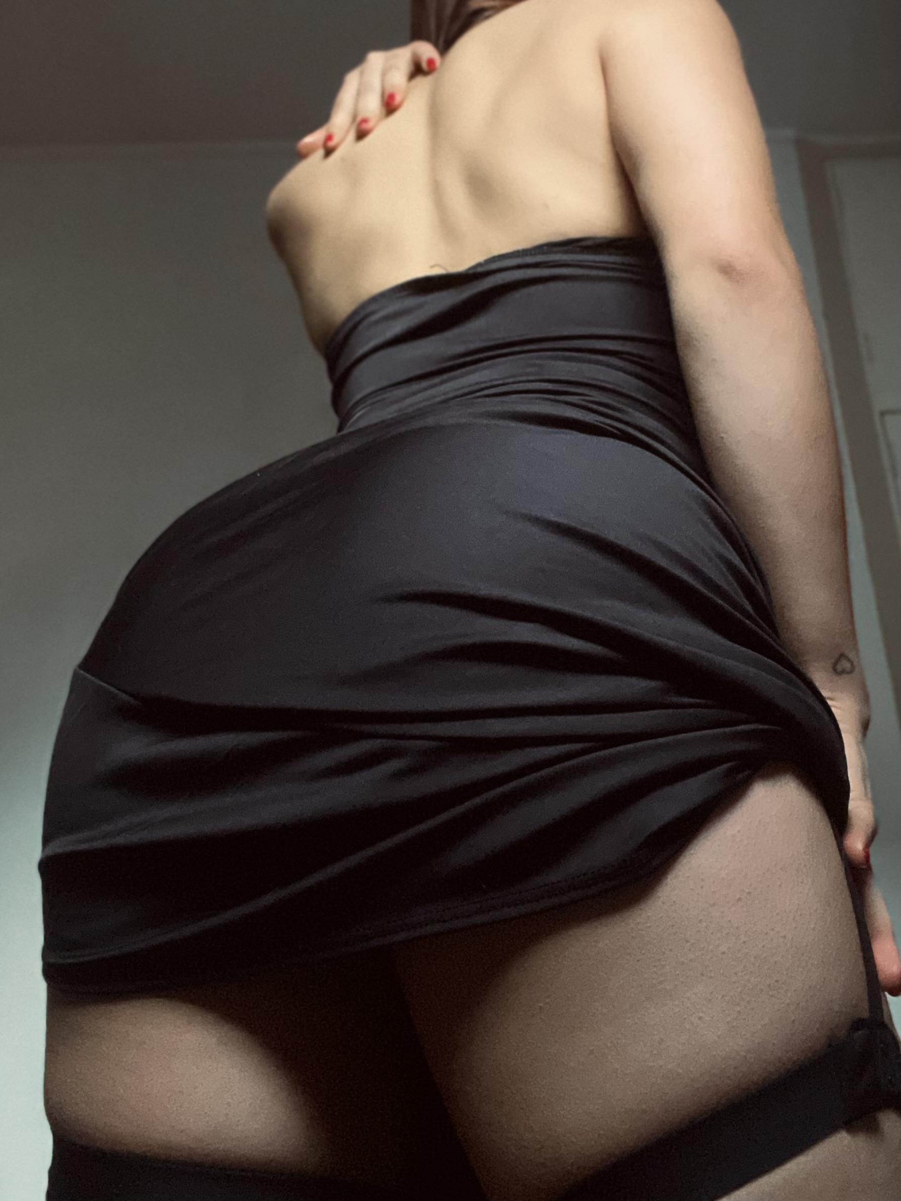  Back view of this dress