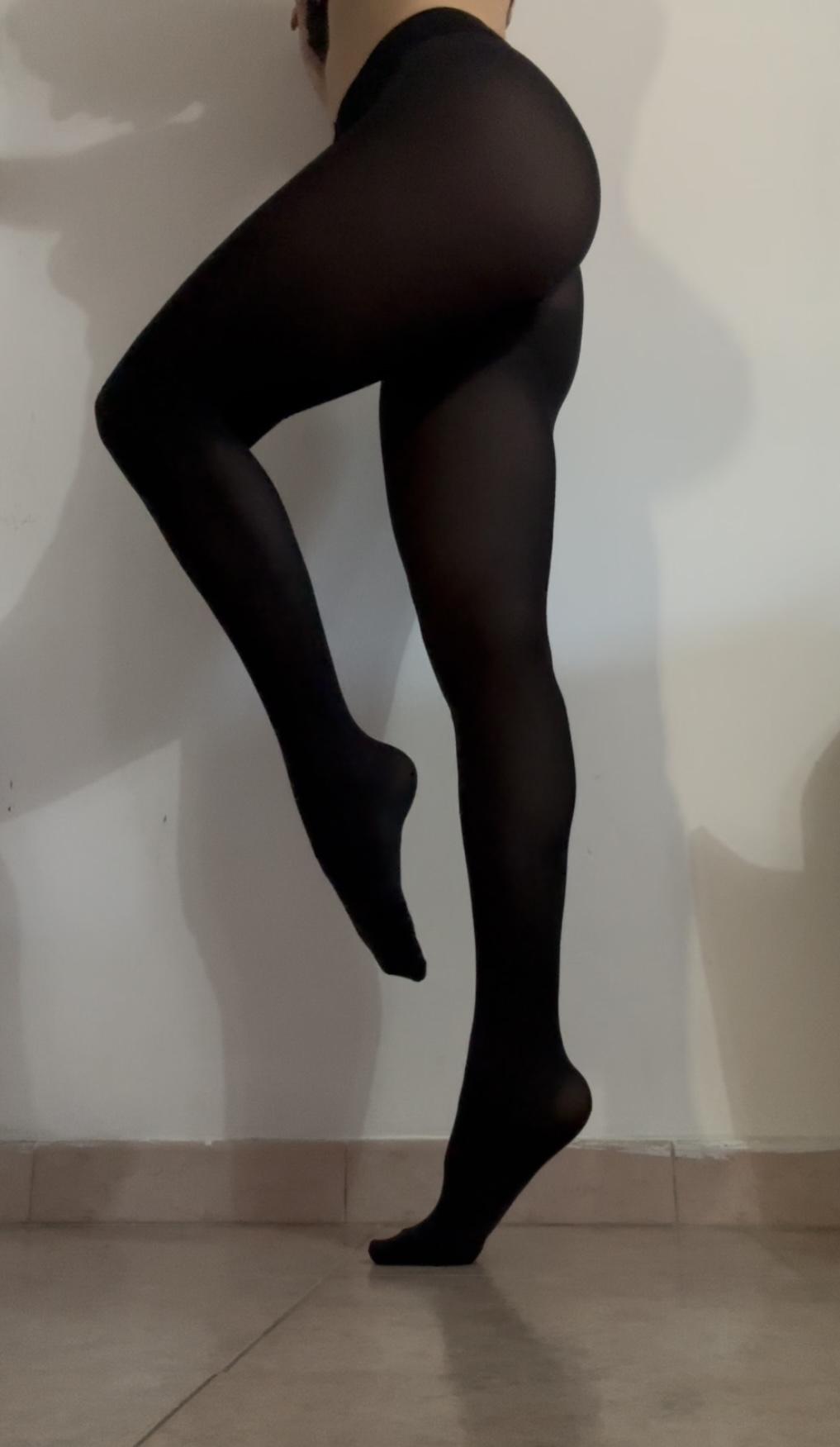 everytime i look at this pic i think it would make a nice pantyhose ad ahhaha