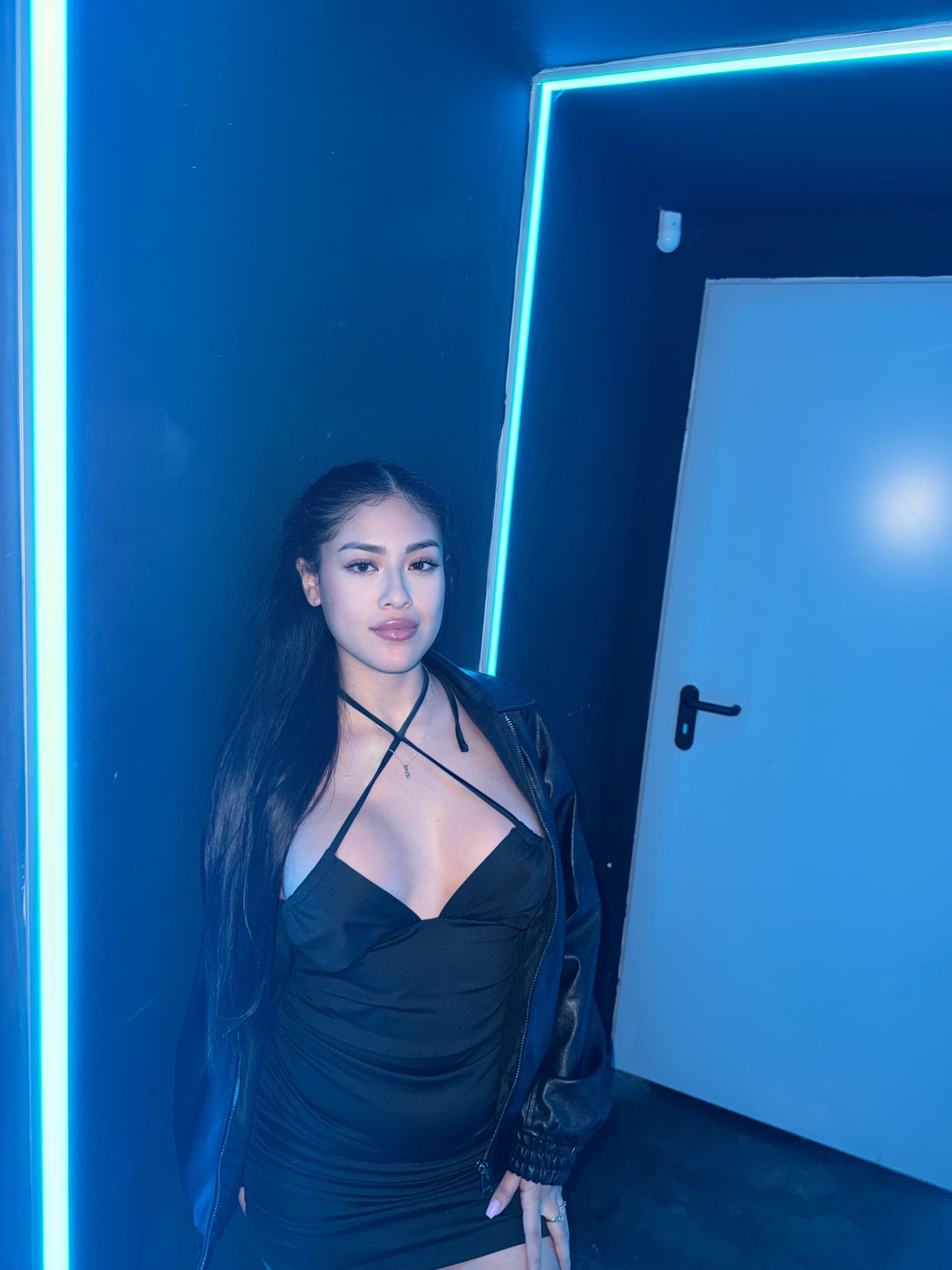  This dress is struggling to contain these heavy assets tonight