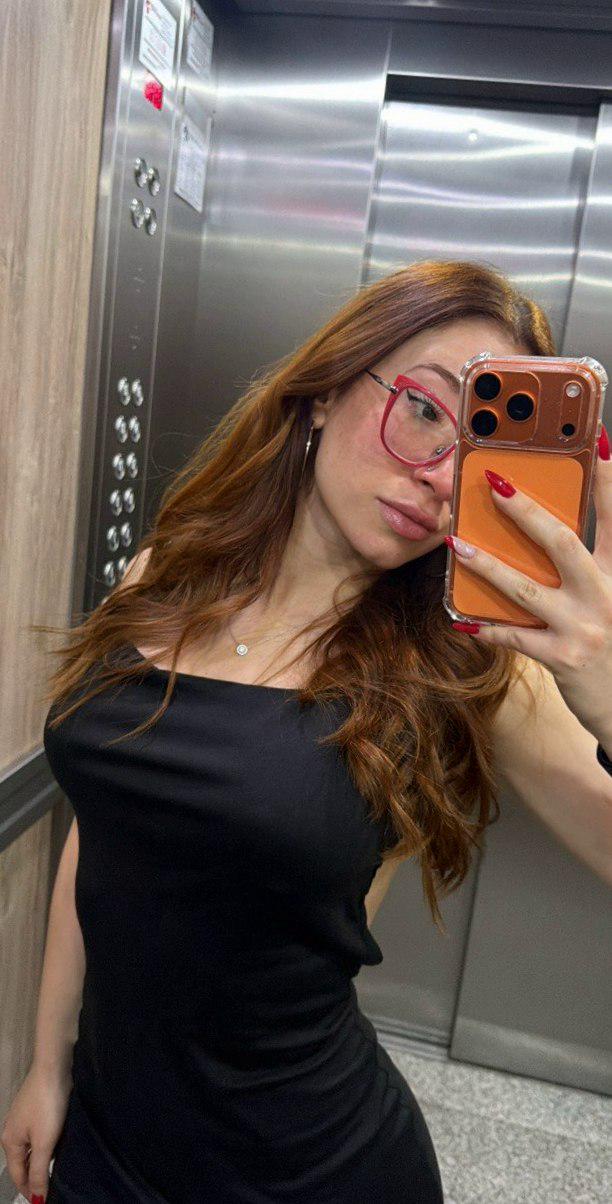  a dress can look gorgeous and tight at the same time