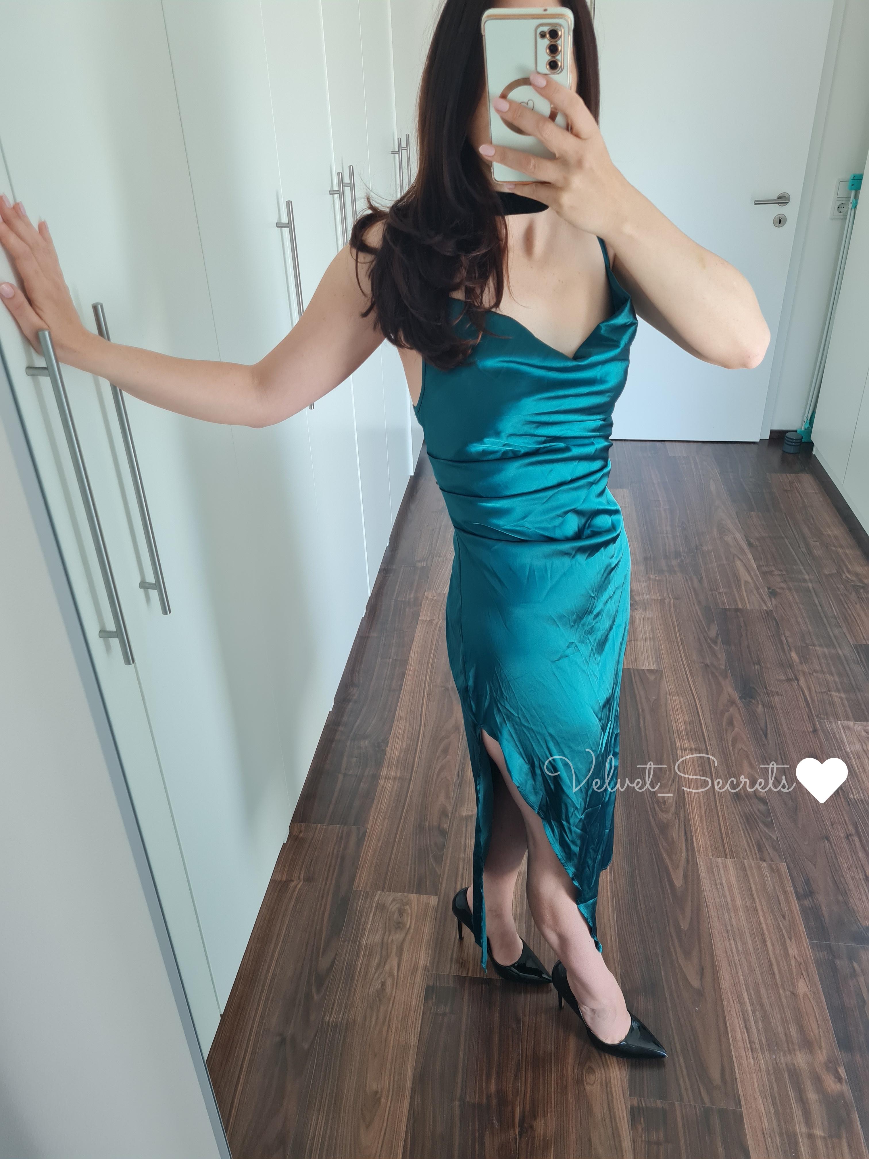  Emerald dress
